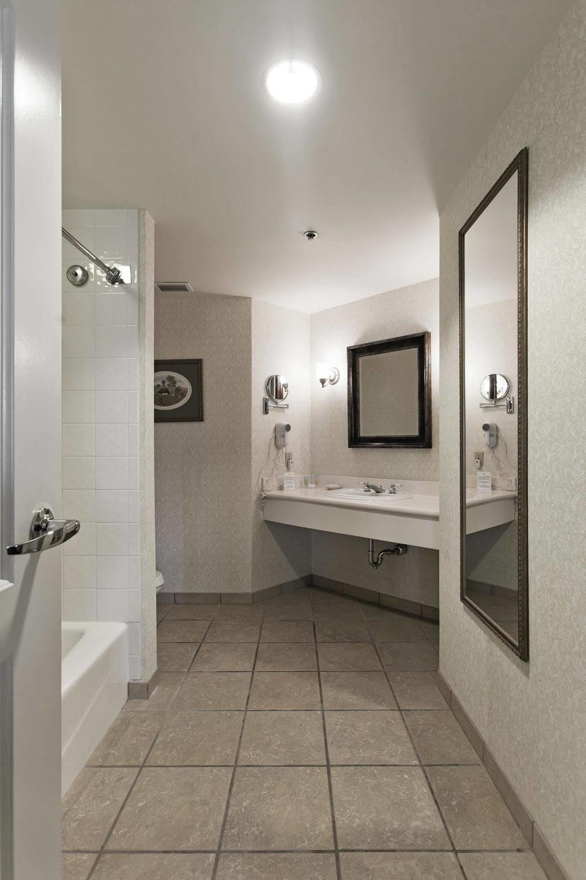 Monumental Hotel Orlando Williamsburg Экстерьер фото